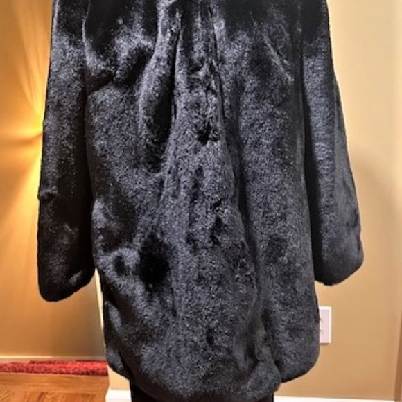 Beautiful Soft  New York & Company Black Faux Fur Coat Sz M - Picture 2 of 7